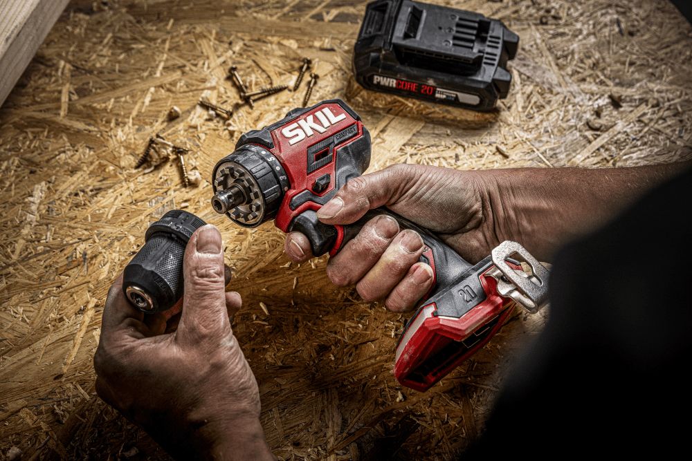 SKIL 3066 CA Hiiliharjaton akkuporakone vaihdettavalla istukalla