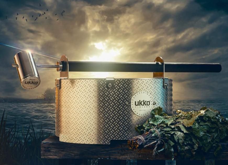 Ukko loyly kiulu ja kauha XO rantamaisemalla