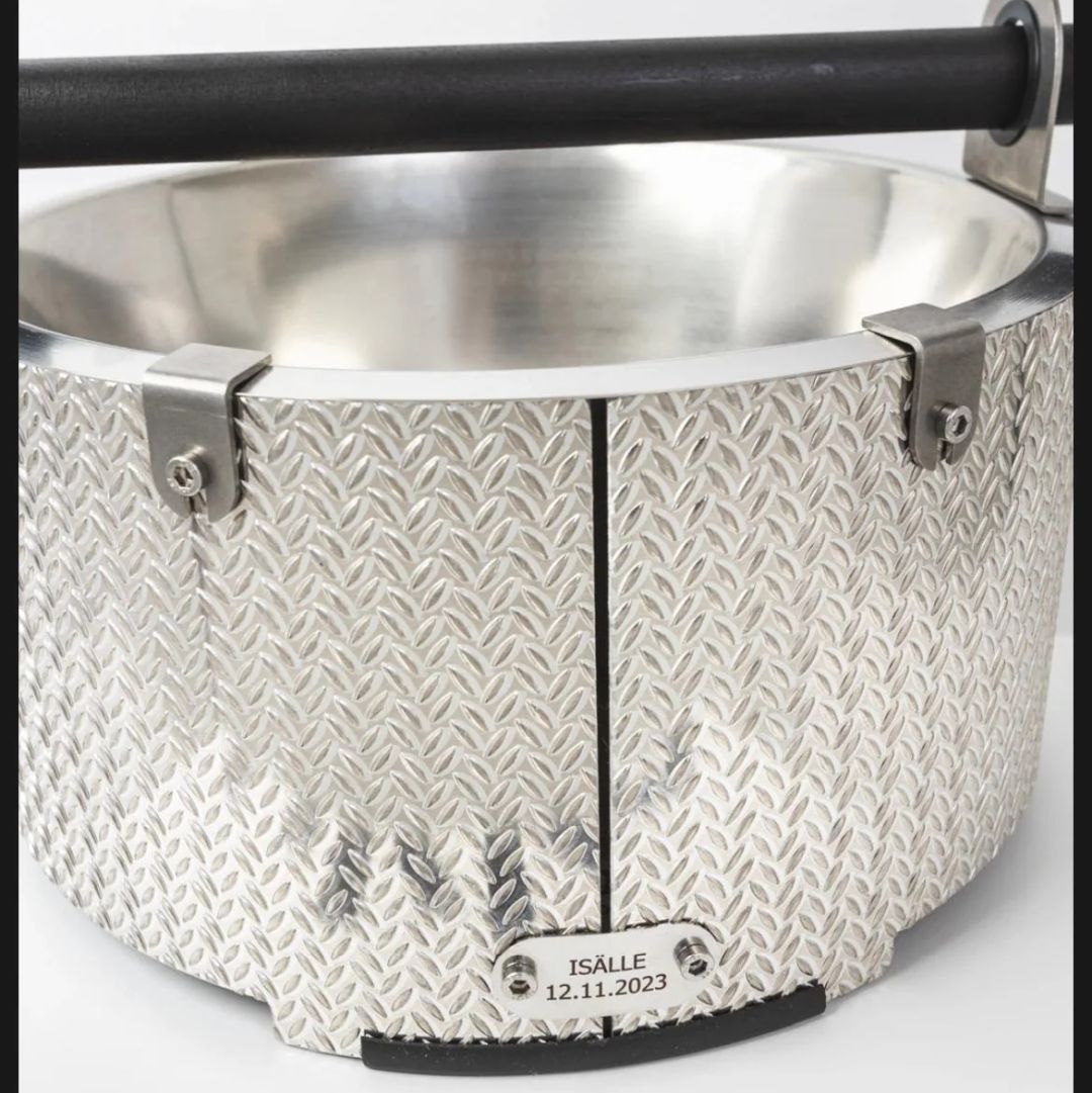 Ukko Kiulu XO kaiverruksella